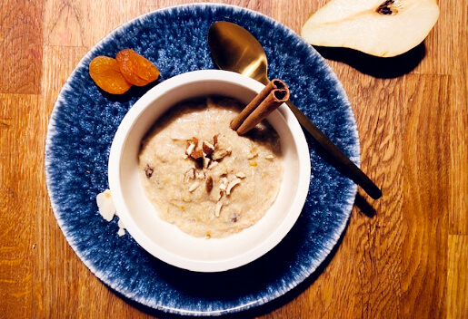 Winterlicher Birnen-Mandel-Porridge